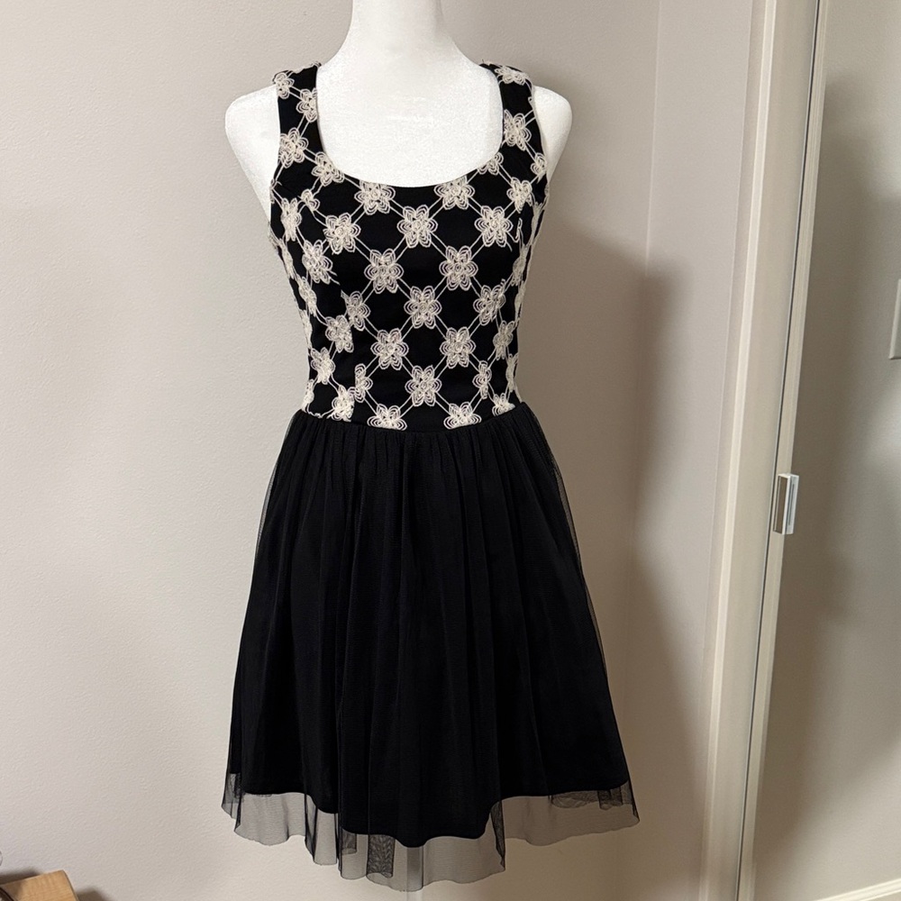 Elegant Black and White Floral Dress S